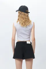 Short de jean azul de tiro alto.