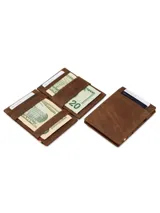Billetera de cuero marrón con tarjetero y detalle de diseño minimalista.