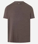 Remera deportiva masculina de manga corta con cuello redondo, confeccionada en tejido técnico con tecnología Dry para mayor transpirabilidad. Presenta detalles reflectantes en los hombros y un diseño liso en color verde melange.