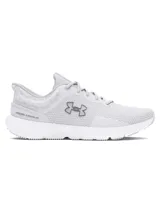 Championes de running Under Armour modelo Charged Escape 4 NM, color gris con suela blanca. Presentan parte superior de malla técnica ligera y transpirable, contrafuerte externo en el talón para mayor sujeción y mediasuela Charged Cushioning® para una amortiguación suave.