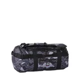 Bolso de viaje tipo duffle Rip Curl con capacidad de 45 litros, estampado de montañas en tonos grises y negros. Cuenta con múltiples compartimentos con cierre, correas de transporte reforzadas y logo de la marca en el frente.