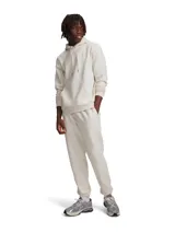 Pantalón deportivo tipo jogger Under Armour de color beige, confeccionado en mezcla de algodón y poliéster, con cintura elástica y puños elastizados en los tobillos.