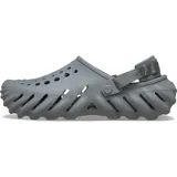 Zuecos Crocs modelo Echo Clog, color gris, de diseño futurista con aberturas de ventilación, suela esculpida y correa ajustable en el talón.
