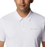 Chomba Columbia Hike Polo de color blanco, de manga corta, con cuello tipo polo, cierre frontal parcial con botones y tecnología Omni-Wick para absorción de humedad.