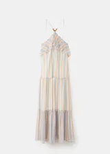 Vestido largo con diseño halter, estampado de rayas verticales en tonos celestes, naranjas y blancos, con detalle de volantes en el escote y abalorios en el cuello.