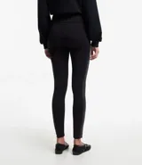 Pantalón legging negro de punto roma con cintura elástica y detalle lateral en cirre.