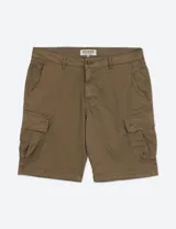 Bermuda cargo color marrón con bolsillos laterales con solapa.