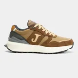 Championes Joma de hombre, modelo C200W2526, color marrón y beige con detalles en gris oscuro. Presentan un diseño de zapatilla urbana con logo 'J' en el lateral, suela gruesa blanca y cordones beige.