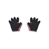 Guantes de entrenamiento Under Armour para mujer, sin dedos, confeccionados en tejido texturizado y resistente con aberturas para mayor transpirabilidad. Presentan palma de microfibra con perforaciones láser, estampado interior de silicona antideslizante y correa ajustable en la muñeca con cierre de velcro.