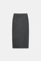 Falda midi de corte tubo confeccionada en tejido de punto con tacto suave y cintura elástica.
