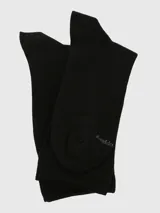 Calcetín de largo medio color negro, con puño suave y logo bordado del perro característico de la marca en la parte superior.