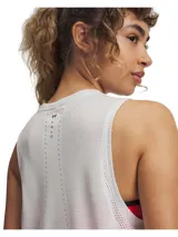 Musculosa deportiva Under Armour de corte holgado y diseño sin mangas con sisas amplias. Confeccionada en tejido técnico ligero con perforaciones estratégicas para mayor ventilación y transpirabilidad.