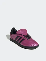 Zapatillas Adidas Samba LT color rosa metalizado con detalles en negro.