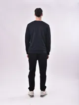 Buzo azul marino de corte clásico con cuello redondo y puños y cintura acanalados. Estampado frontal con la frase "Get Back Up" en letras blancas de gran tamaño.