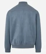 Chaqueta bomber azul marino lisa, con cierre frontal, cuello redondo y bolsillos laterales.