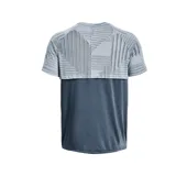 Remera de running Under Armour para hombre, color negro con diseño geométrico en relieve y logo de la marca en el pecho.