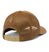 Gorro tipo trucker de la marca Columbia, color marrón con paneles traseros de malla para mayor ventilación. Presenta el logo de la marca bordado en el frente y un parche decorativo en el lateral.