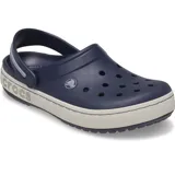 Zueco Crocs modelo Crocband Heritage, de color negro con suela de plataforma en tono gris claro y detalles en relieve con la marca en el lateral.