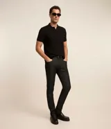 Pantalón jean de hombre marca Marfinno, modelo slim y color negro.