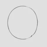 Collar plateado de cadena tipo serpiente.