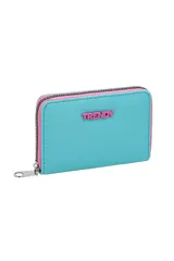 Billetera rectangular con cierre perimetral, color celeste turquesa con ribetes y cremallera en rosa fucsia. Presenta el logo "TRENDY" en relieve en el frente.