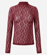 Blusa de encaje color bordó, con cuello alto, mangas largas y corte ajustado. Presenta una transparencia leve y un acabado continuo de encaje.