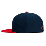 Gorro New Era 59FIFTY del equipo de béisbol Arizona Diamondbacks, color azul con visera roja. Presenta el logo del equipo bordado en el frente y un parche conmemorativo del año inaugural en el lateral.