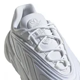 Championes Adidas Ozelia color blanco. Inspirados en los archivos de Adidas, estos championes llamativos lucen un diseño robusto y amortiguación Adiprene.