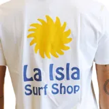 Remera blanca de algodón con estampado amarillo de un sol en el pecho.