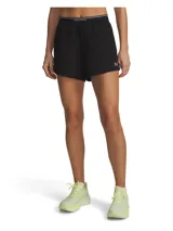 Short deportivo Under Armour Vanish Woven de color negro, confeccionado en tejido elástico de secado rápido. Presenta cintura elástica con logo visible, aberturas laterales en el bajo y bolsillos laterales.