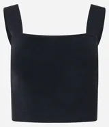 Blusa cropped negra de punto acanalado, con escote cuadrado y tirantes anchos.