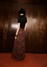 Polo de manga corta con textura gofrada, cuello clásico y cierre frontal de botones. Confeccionado en tejido de punto fino.