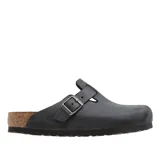 Sandalias Birkenstock modelo Boston, color negro, tipo zueco con una correa ajustable y hebilla metálica. Elaboradas en cuero con plantilla de corcho y suela de goma.