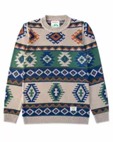 Buzo tejido de punto con diseño geométrico inspirado en motivos andinos, en tonos beige, verde, azul y naranja. Presenta cuello redondo, puños y ruedo acanalados, y etiqueta de marca en el frente.