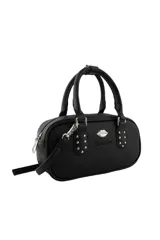 Cartera roja con doble asa corta y tira larga regulable y desmontable. Tiene organizador interno y logo de la marca en el frente.