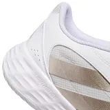 Championes Adidas Gamechaser blancos con detalles en dorado en las tres tiras laterales.