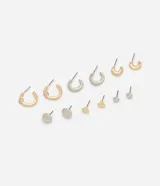 Kit de seis pares de aros de metal en tonos dorados y plateados, con diseños variados que incluyen argollas lisas, argollas con strass, aros con diseño espiralado y pendientes pequeños con formas de corazón y circulares texturizadas.