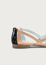 Bailarinas de diseño artesanal Defloresyfloreros modelo Flor de Cerezo, con tiras entrelazadas en la parte delantera que combinan acabados metalizados en tono oro rosa, negro y detalles con brillo.