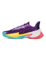 Championes de básquetbol Under Armour Curry Series 7, con diseño multicolor vibrante en tonos violeta, amarillo, turquesa y rojo. Presentan parte superior de tejido de punto ligero, amortiguación UA Flow de doble densidad para mayor rebote y suela de alto agarre para cambios de dirección rápidos.