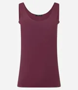 Musculosa básica de poliamida con escote en U y breteles anchos. Presenta un diseño liso, ajustado al cuerpo, confeccionado en una tela ligera, suave y de secado rápido.