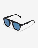 Gafas de sol unisex Hawkers, con montura negra y lentes azules.