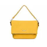Cartera bandolera color amarillo, con solapa frontal, detalle de cierre metálico horizontal y asa corta combinada de cadena metálica y tira de cuero.