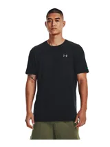 Remera deportiva Under Armour UA Rush Seamless Leg de color negro, con diseño de manga corta y cuello redondo. Cuenta con tejido de punto suave, ventilación de malla estratégica, logotipos iridiscentes y tecnología infrarroja UA RUSH.