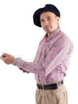 Camisa de hombre a cuadros rojos y blancos, de manga larga y corte clásico.