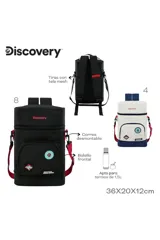 Mochila térmica negra con correa ajustable roja, marca Discovery. Presenta varios parches y estampados con motivos de aventura, incluyendo el lema "Make Your World Bigger".