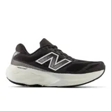 Championes de running New Balance modelo 880 para mujer, color negro con detalles en blanco.