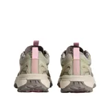 Championes Vans Crosspath Xc Gore-Tex Mte de diseño todoterreno en color verde oliva. Presentan sistema de ajuste rápido, entresuela de EVA UltraCush para mayor amortiguación y suela Vibram con compuesto XS Trek Evo para un agarre superior en diversos terrenos.