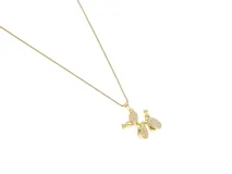 Cadena de acero con baño de oro y dije en forma de perrito hecho con globos, decorado con circonias brillantes.