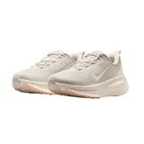 Championes Nike Vomero 18, color negro con swoosh blanco y suela gruesa en tono off-white. Diseñados con tecnología ZoomX para máxima amortiguación y retorno de energía, ideales para running.