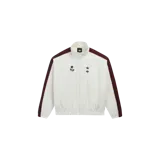 Campera Adidas Chavarria Woven Track Jacket color blanco off-white, con cierre frontal y cuello alto. Cuenta con franjas laterales en las mangas en tonos oscuros y detalles bordados en el pecho que incluyen una rosa y el logo clásico de Adidas.